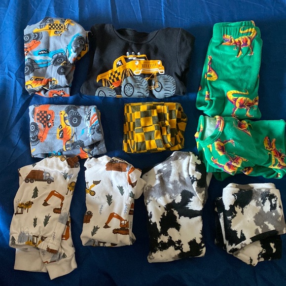 18-24 m and 2t pajama lot - Picture 1 of 1